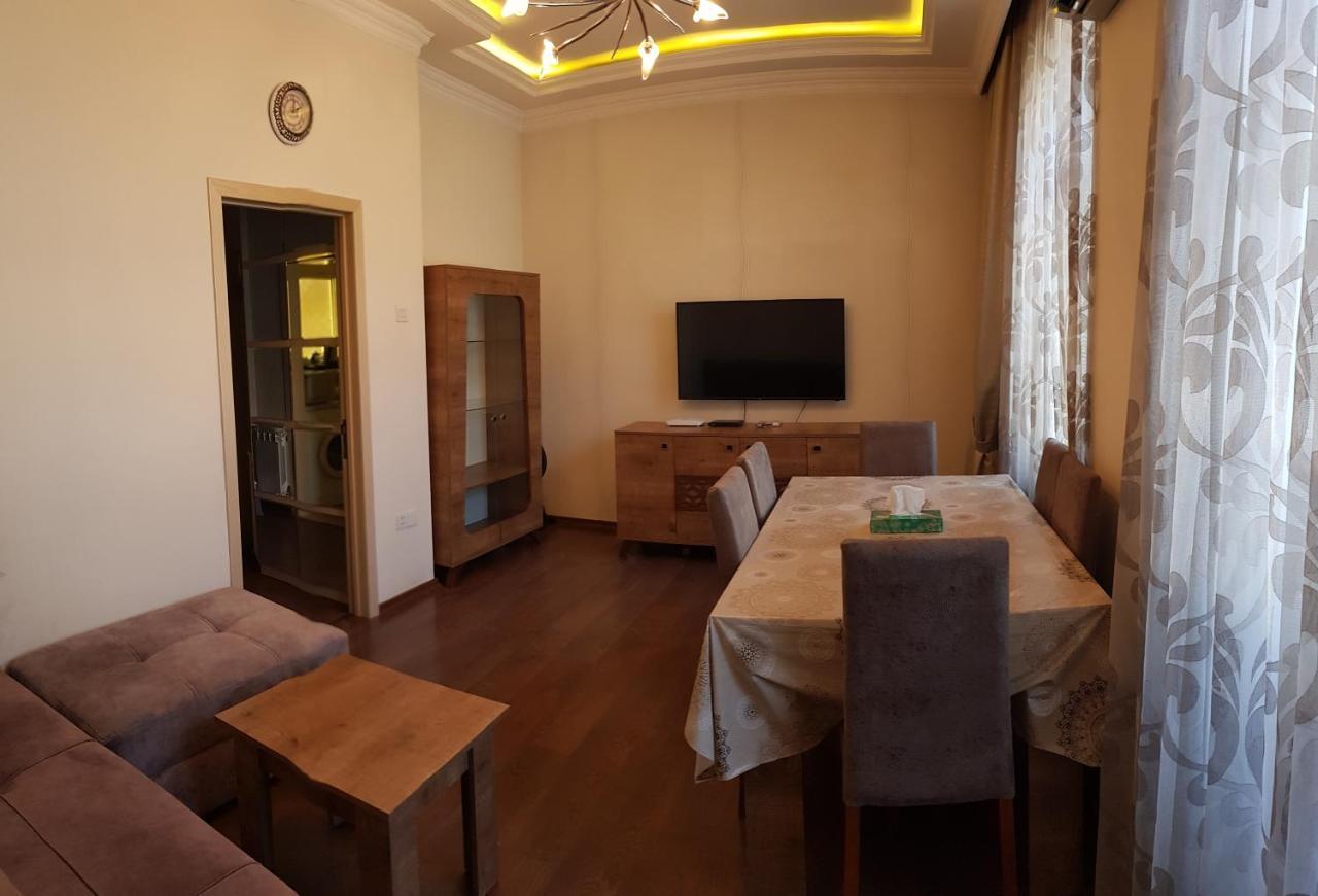 Central Baku Luxury Apartment On Nizami Street ภายนอก รูปภาพ